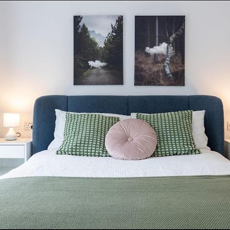 Elegance Retreat - 2 Bed Holiday Home With Parking Manchester Ngoại thất bức ảnh