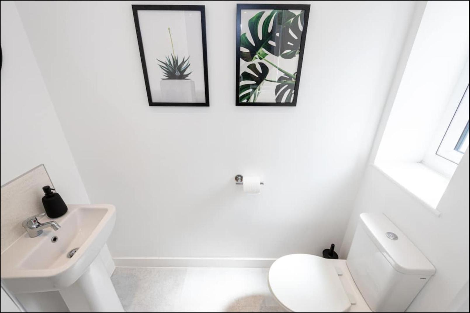 Elegance Retreat - 2 Bed Holiday Home With Parking Manchester Ngoại thất bức ảnh